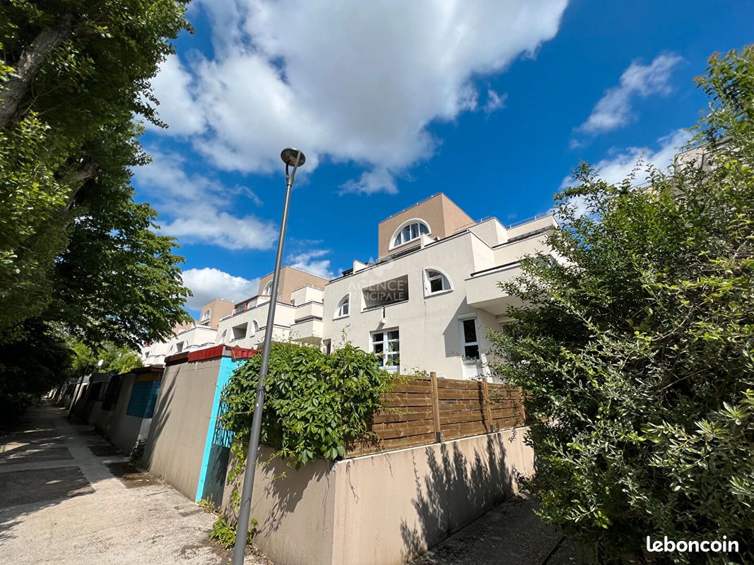 3 غرف نوم منزل ذو طابقين في Cergy, France رقم 149672