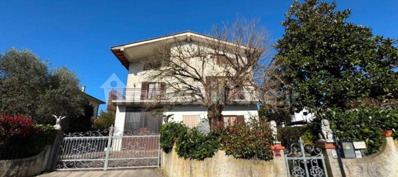 4 bedrooms Villa in Fucecchio, Italy No. 62339 3