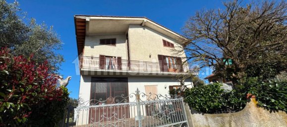 4 bedrooms Villa in Fucecchio, Italy No. 62339 2