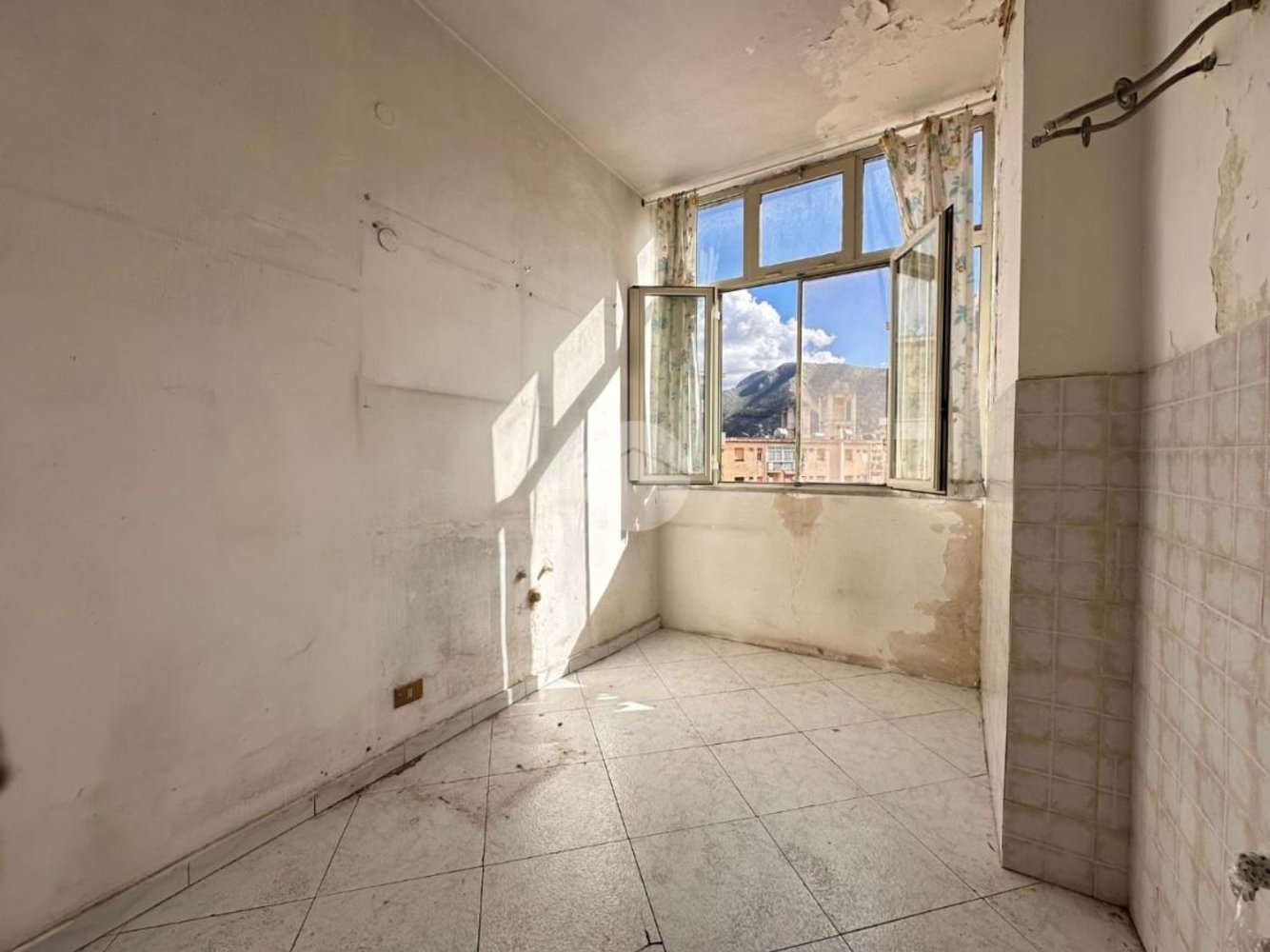 Квартира с 3 комнатами в Палермо, Италия № 214997