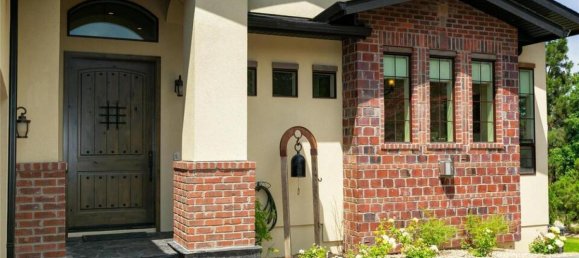 4 bedrooms House in British Columbia, Canada No. 1165 10