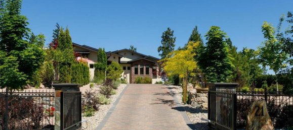 4 bedrooms House in British Columbia, Canada No. 1165 4