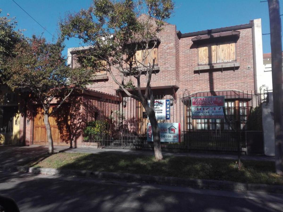 4 bedrooms House in Hurlingham, Argentina No. 83188