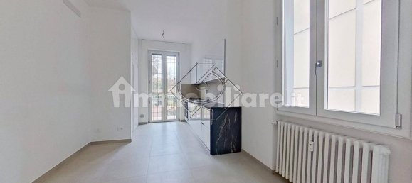 2 bedrooms Apartment in Florence, Italy No. 49530 3