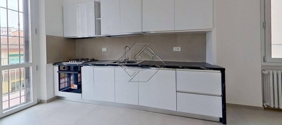 2 bedrooms Apartment in Florence, Italy No. 49530 4