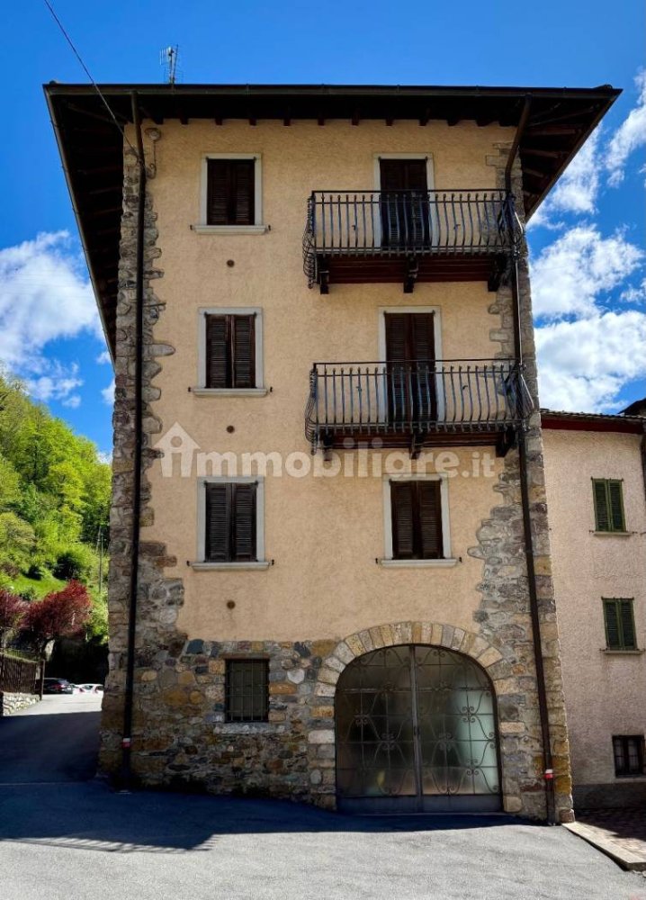 5 rooms Building in Olmo al Brembo, Italy No. 285771