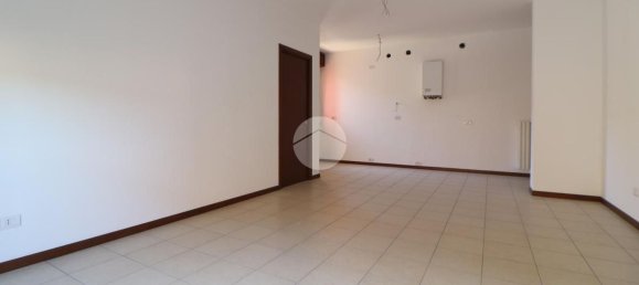 2 rooms Apartment in Mantua, Italy No. 248067 2