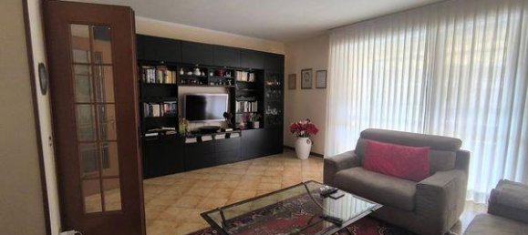 Apartamento de 4 habitaciónes en Pisa, Italy No. 233052 2
