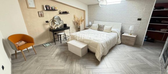 3 bedrooms Apartment in Giugliano in Campania, Italy No. 16620 2