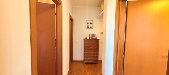 Квартира с 3 спальнями в Саронно, Италия № 350139 16