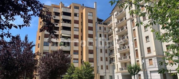 Квартира с 3 спальнями в Саронно, Италия № 350139 4