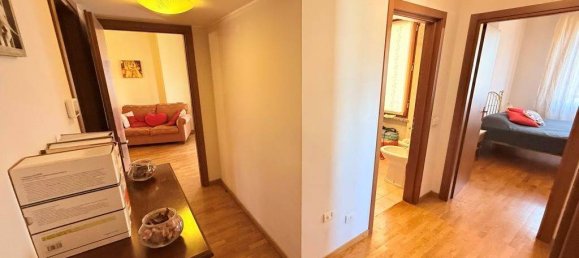 Квартира с 3 спальнями в Саронно, Италия № 350139 25