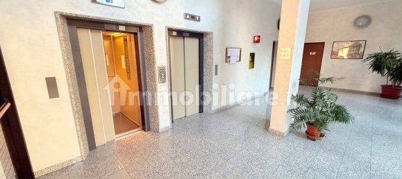 Квартира с 3 спальнями в Саронно, Италия № 350139 6