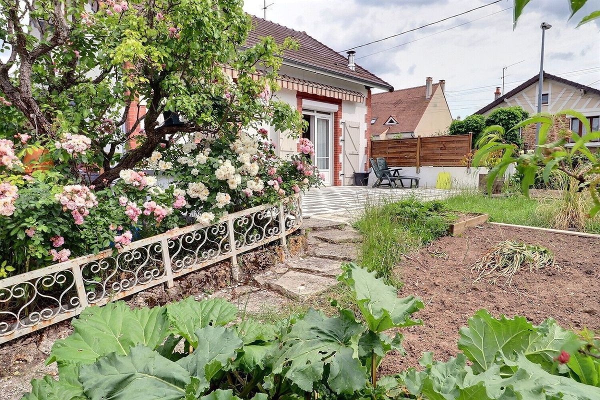 3 غرف نوم منزل في Neuilly-sur-Marne, France رقم 179690