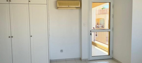 2 bedrooms Apartment in Paphos, Cyprus No. 1422 8