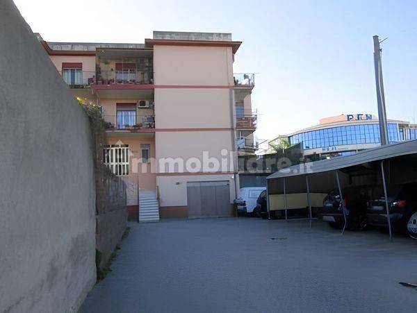 Apartamento de 5 dormitorios en Torregrotta, Italy No. 227495