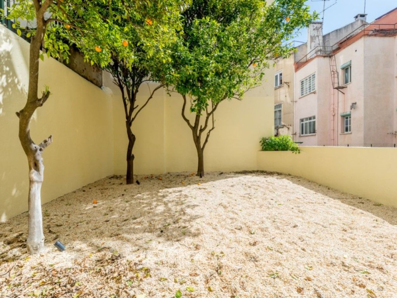 2 bedrooms Apartment in Lisbon, Portugal No. 92615