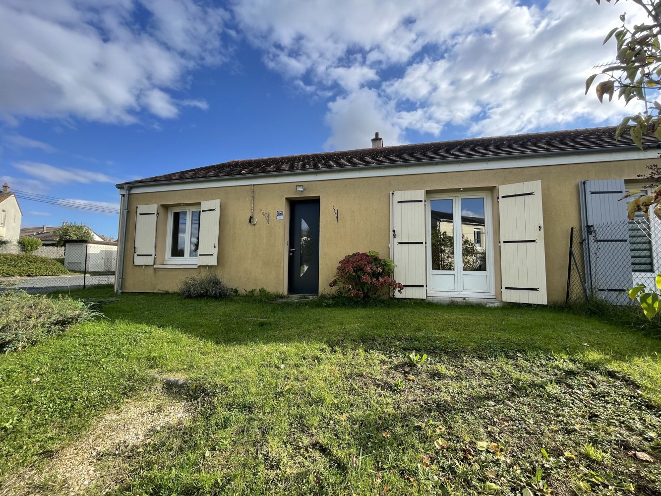 2 bedrooms House in Vatan, France No. 235696