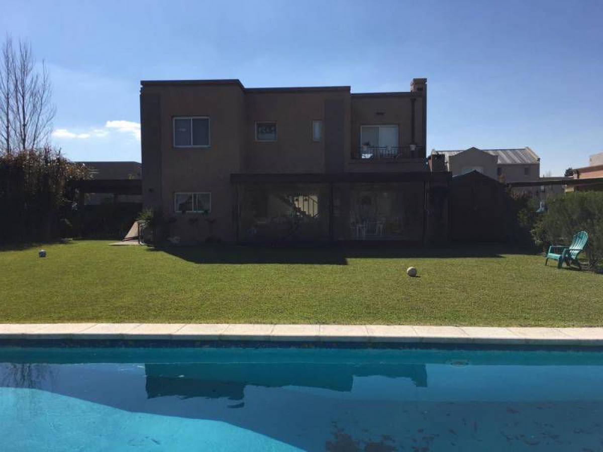 3 bedrooms House in Tigre, Argentina No. 80179