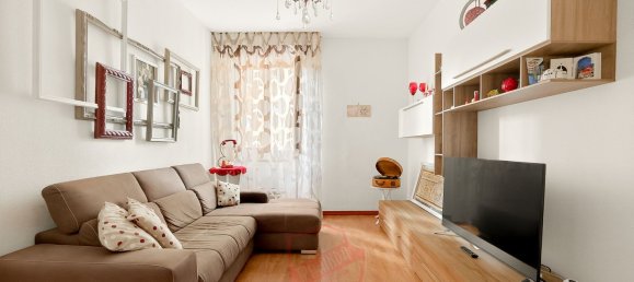 3 bedrooms Apartment in Milan, Italy No. 357906 3