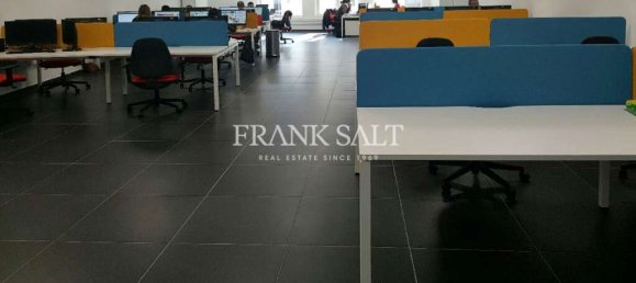 Bureau à Qormi, Malta 250m² No. 12024 8