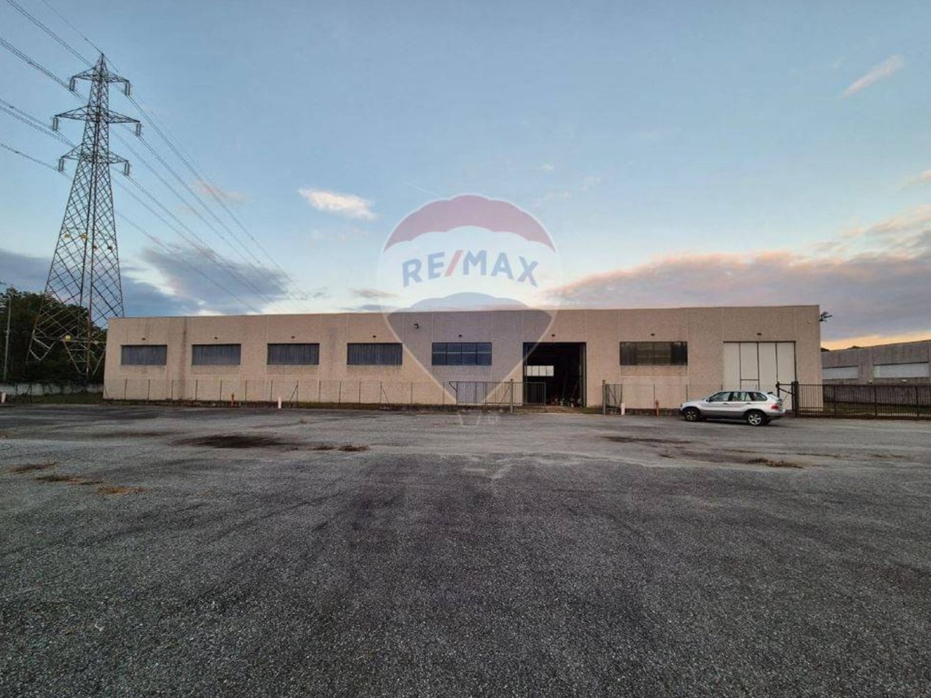 2283m² Commercial property in Castelletto sopra Ticino, Italy No. 265360