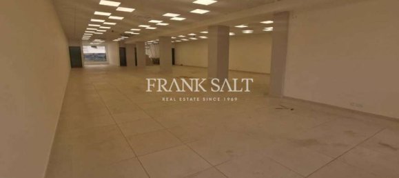 Magasin à Fgura, Malta 420m² No. 12648 2