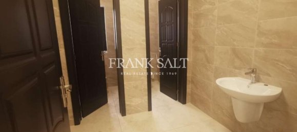 Magasin à Fgura, Malta 420m² No. 12648 5