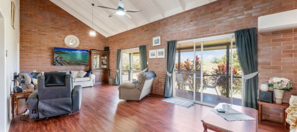 4 bedrooms House in Childers, Australia No. 211 3