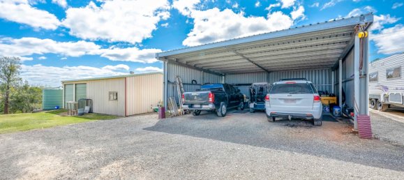 4 bedrooms House in Childers, Australia No. 211 10