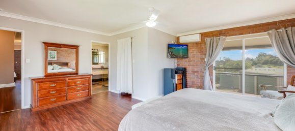 4 bedrooms House in Childers, Australia No. 211 6