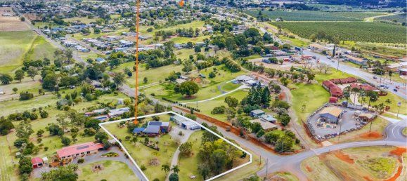 4 bedrooms House in Childers, Australia No. 211 2