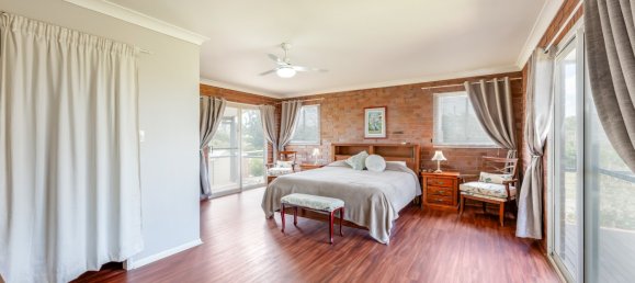 4 bedrooms House in Childers, Australia No. 211 5