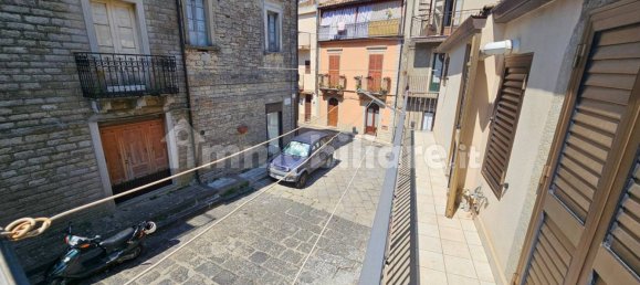 Замки и поместья с 3 спальнями в Монтальбано Эликона, Италия № 321018 22