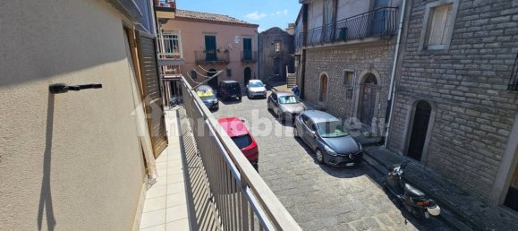 Замки и поместья с 3 спальнями в Монтальбано Эликона, Италия № 321018 23