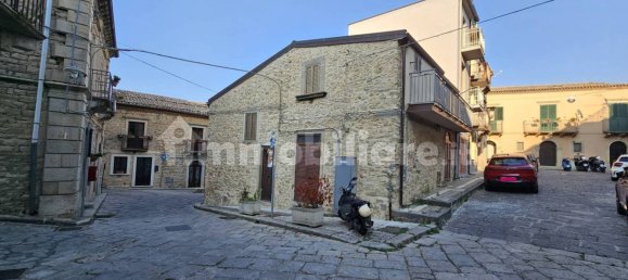 Замки и поместья с 3 спальнями в Монтальбано Эликона, Италия № 321018 3