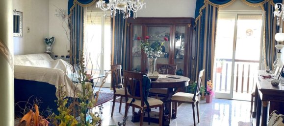 4 bedrooms Apartment in Messina, Italy No. 325091 3