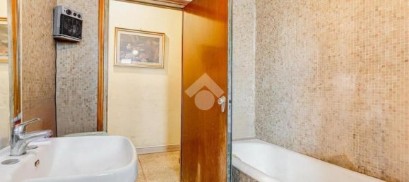 5 bedrooms Apartment in Rome, Italy No. 52355 16