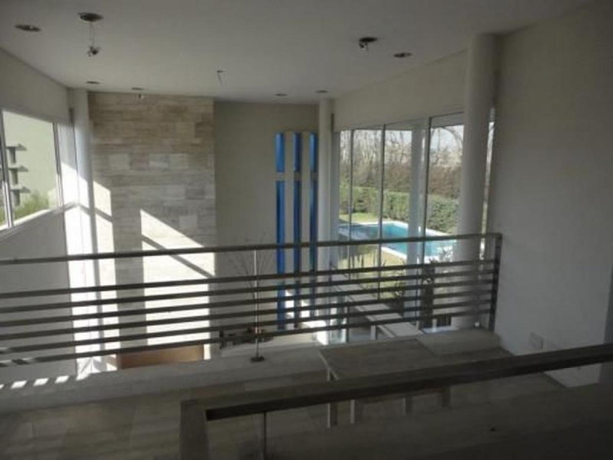 3 bedrooms House in Berazategui, Argentina No. 60499