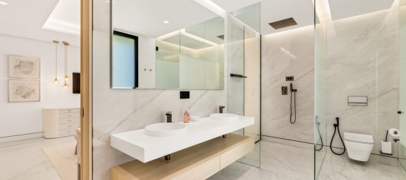 4 bedrooms Penthouse in Estepona, Spain No. 2983 3