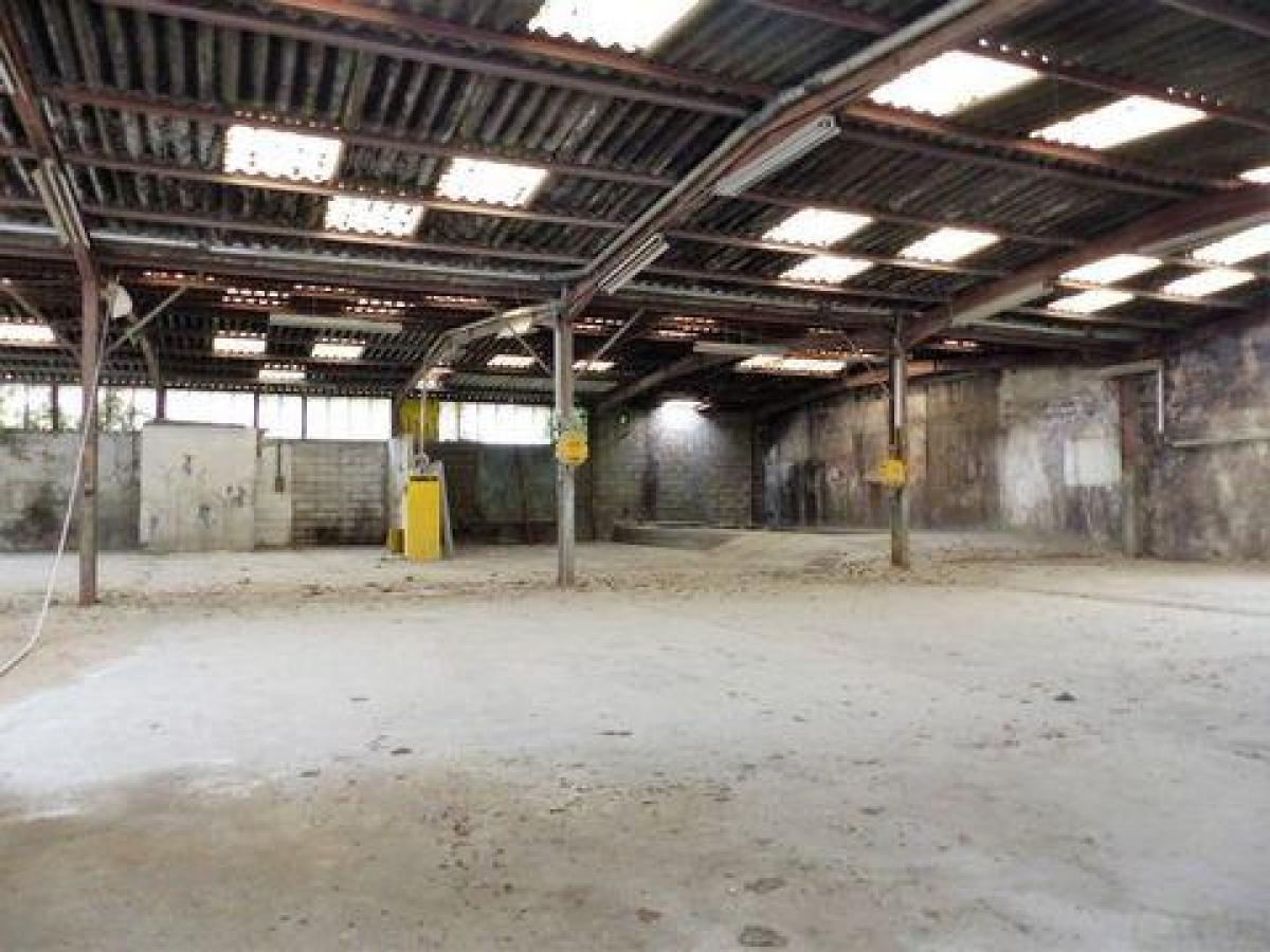 640m² Office in Pau, France No. 17837