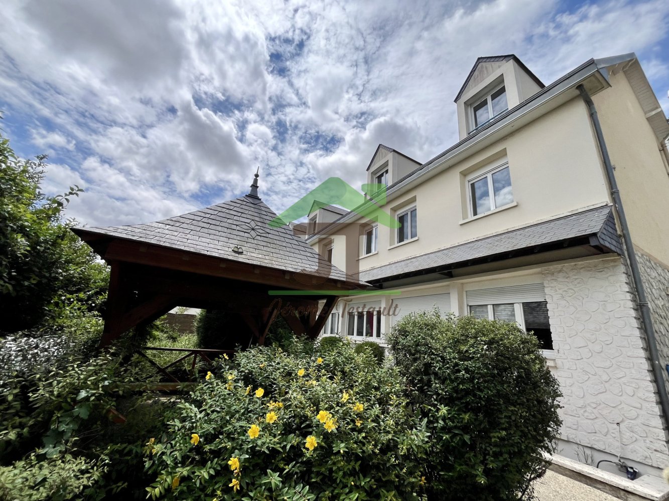 Casa de 11 dormitorios en Patay, France No. 77963