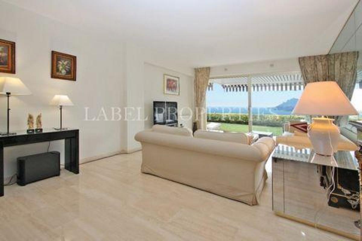 2 bedrooms Condo in Le Cannet, France No. 11486