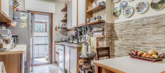 3 rooms Apartment in Rome, Italy No. 28687 8