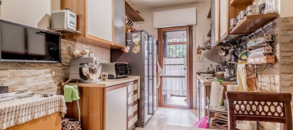 3 rooms Apartment in Rome, Italy No. 28687 9