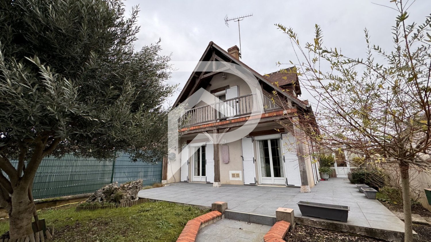 Casa de 3 dormitorios en Blois, France No. 46483