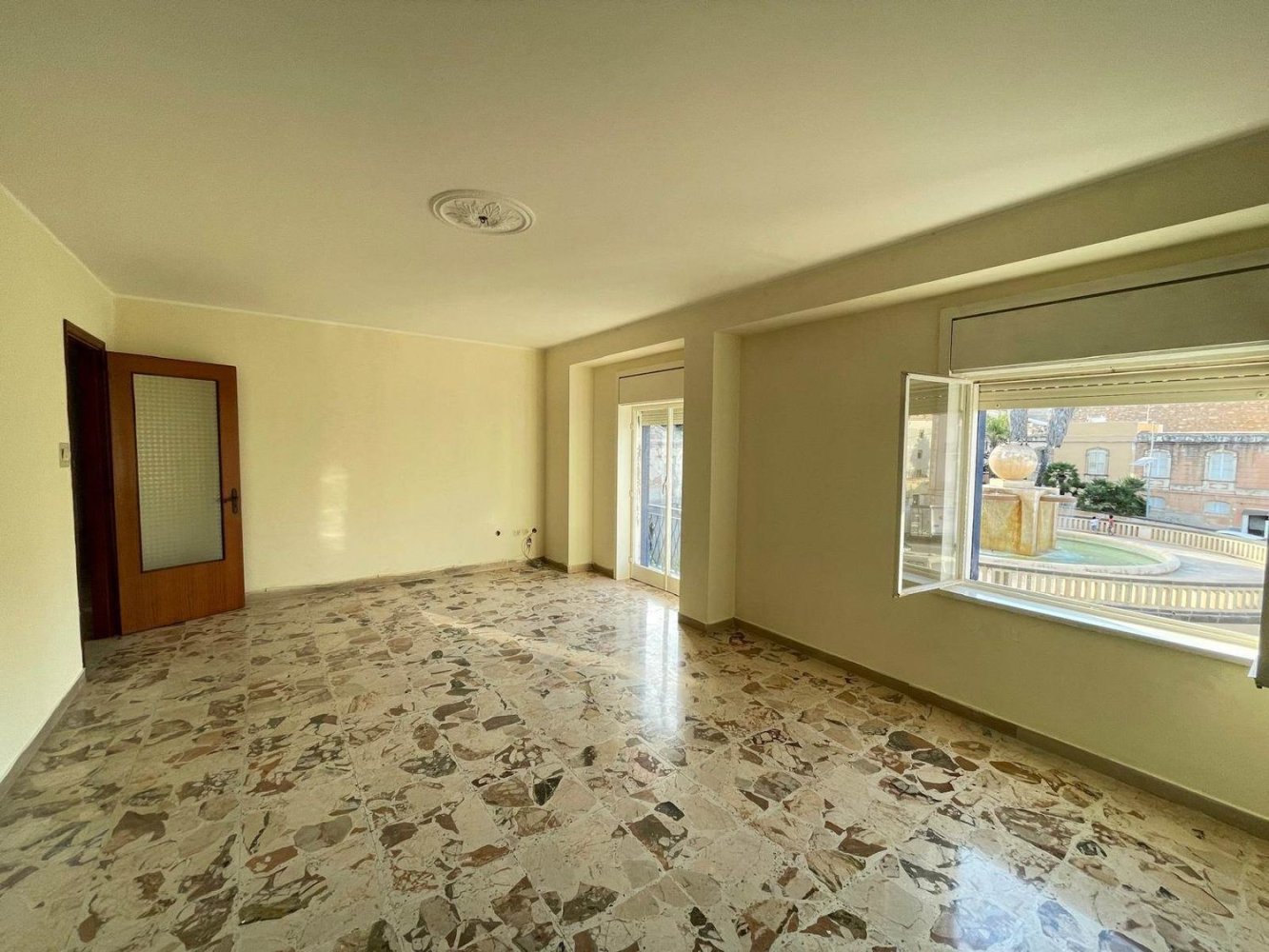 6-salle Appartement à Syracuse, Italy No. 250030