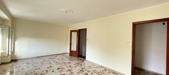 6-salle Appartement à Syracuse, Italy No. 250030 10
