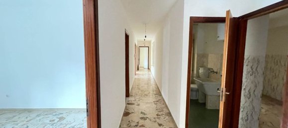 6-salle Appartement à Syracuse, Italy No. 250030 9