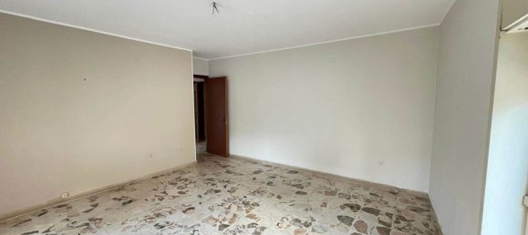 6-salle Appartement à Syracuse, Italy No. 250030 2